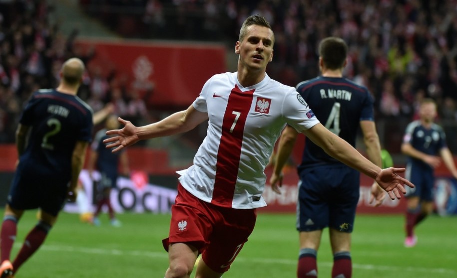 Arkadiusz Milik fetuje gola na 2:2 /Bartłomiej Zborowski /PAP