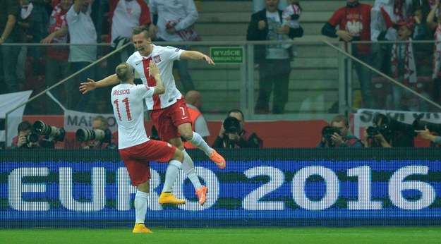 Arkadiusz Milik i Kamil Grosicki cieszą się z pierwszego gola w meczu z Niemcami /THOMAS EISENHUTH    /PAP/EPA