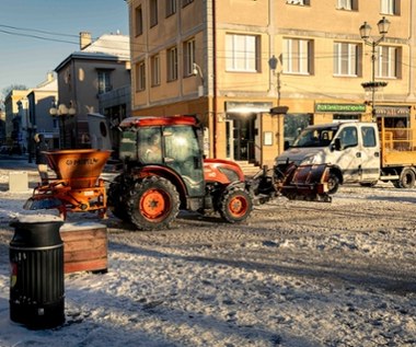 Armagedon na Warmii i Mazurach: Zaspy, odcięte wsie i mieszkańcy ratujący sąsiadów 