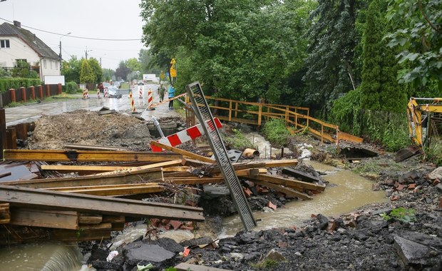 Armagedon w Bielsku-Białej: Samochody pod wodą, zalany dworzec [FILMY]