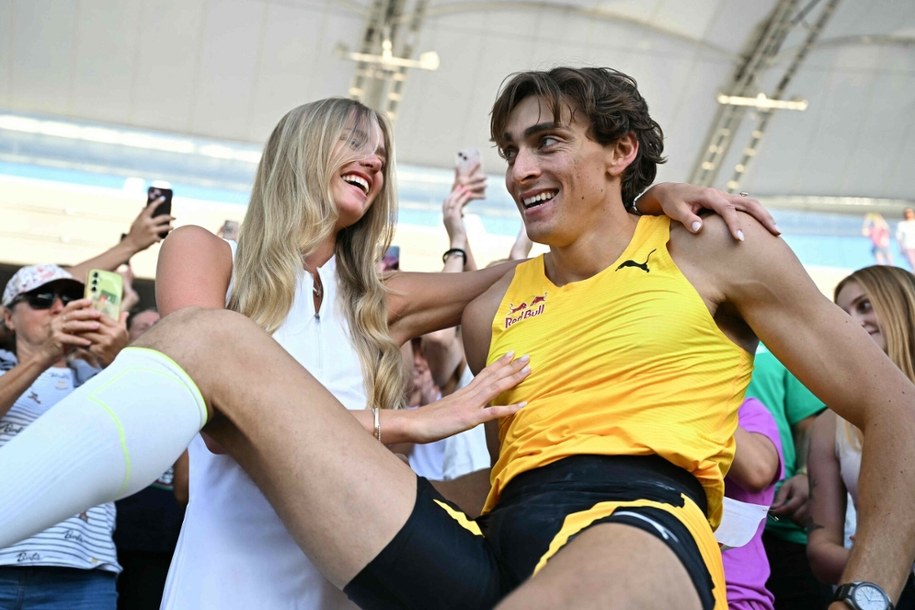 Armand Duplantis planuje ślub ze szwedzka modelka, 24-letnia Desire Inglander /ATTILA KISBENEDEK/AFP /East News/AFP