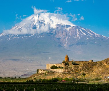 Armenia. Klasztory w cieniu świętej góry