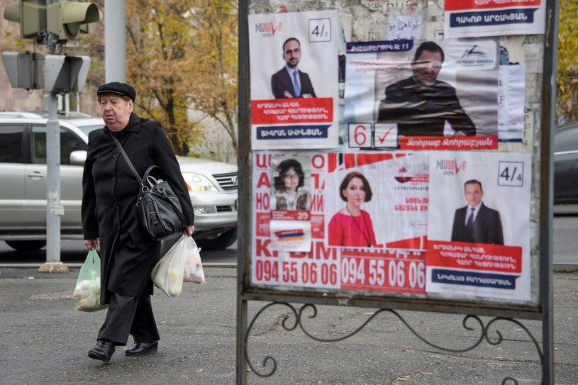 Armenia: Rozpoczęły się przedterminowe wybory parlamentarne /KAREN MINASYAN /AFP