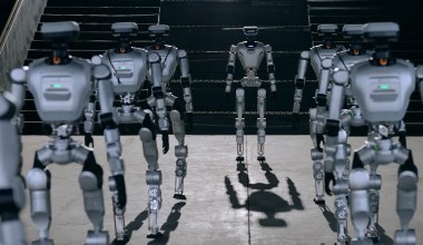 Armia humanoidów z Chin. 18 robotów maszeruje w idealnej synchronizacji