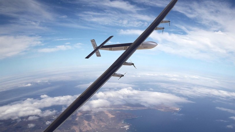 Armia testuje solarnego drona, który może latać bez przerwy przez 90 dni /Geekweek