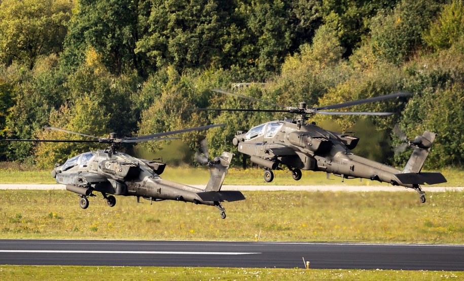 Armia USA bada nowy problem z przekładnią śmigłowców Apache. Szybkie wycofywanie starszych maszyn /Shutterstock