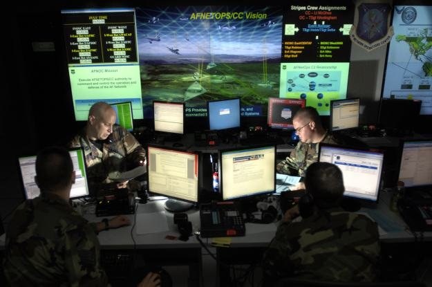 Armia USA ma stosowne komórki do walki z cyberatakami. Ale jest ich za mało. /AFP