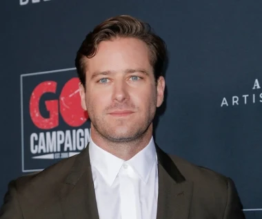 Armie Hammer kłamie o roli u uznanych reżyserów. Po co to robi?