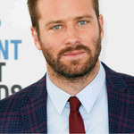 Armie Hammer wyszedł z ośrodka rehabilitacyjnego, gdzie leczył zaburzenia seksualne. Żona chce rozwodu