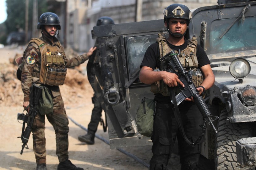 Armię iracką w Mosulu wspiera międzynarodowa koalicja pod wodzą USA. /AHMAD AL-RUBAYE /East News