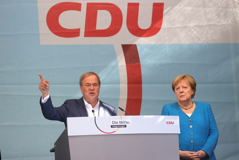 Armin Laschet i Angela Merkel /Friedemann Vogel /PAP/EPA