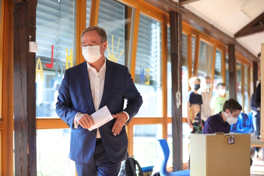 Armin Laschet w lokalu wyborczym /Friedemann Vogel /PAP/EPA