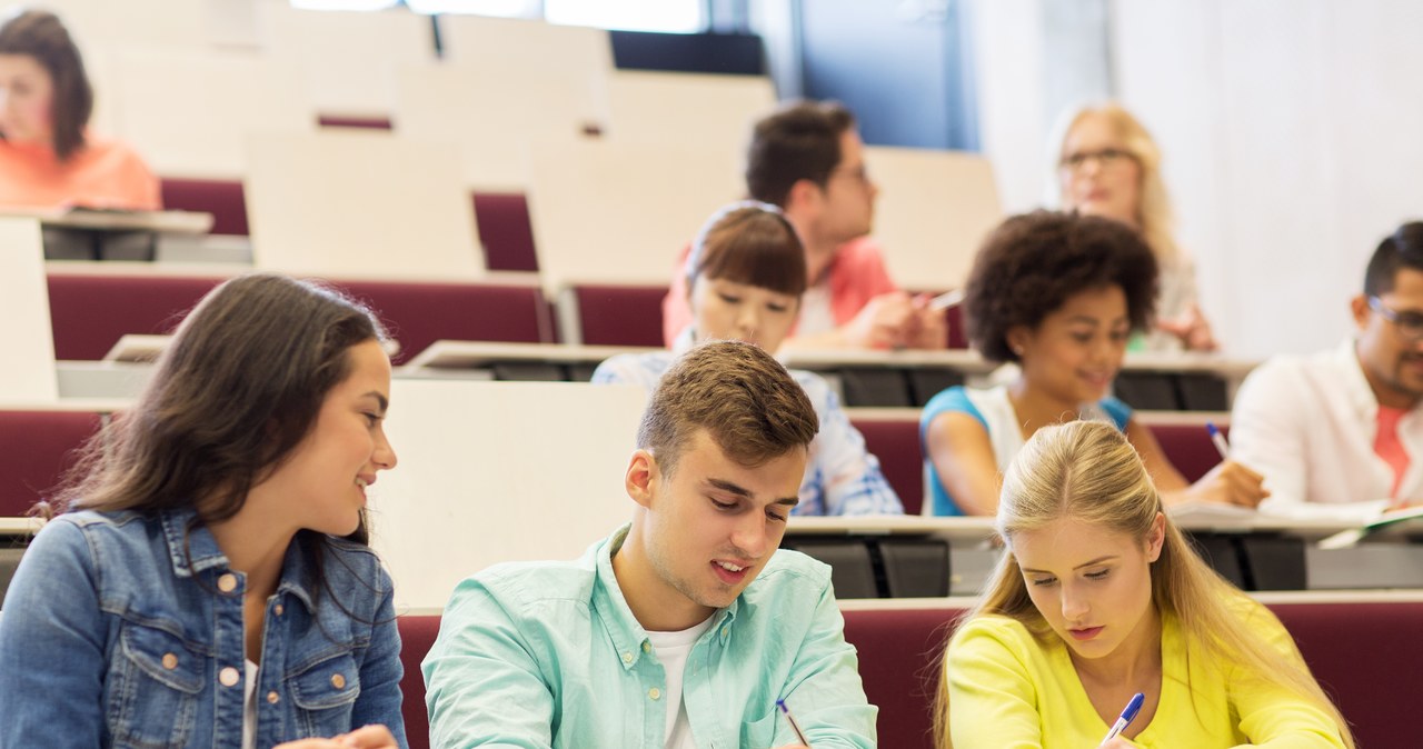 ARMiR może poręczyć kredyt studencki osobom z terenów wiejskich /123RF/PICSEL