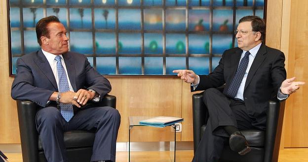 Arnold Schwarzenegger (L) i Jose Barroso /AFP