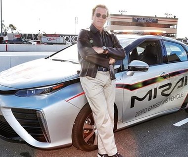 Arnold Schwarzenegger pojechał Toyotą Mirai w wyścigu NASCAR