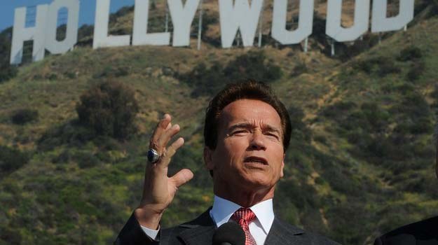 Arnold Schwarzenegger zagra niemieckiego oficera? A może gubernatora Kalifornii? /AFP