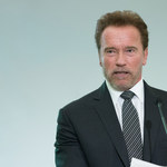 Arnold Schwarzenegger zwiedzi Muzeum Auschwitz i Centrum Żydowskie