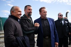 Arnold Schwarzenegger zwiedził Miejsce Pamięci Auschwitz