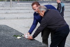 Arnold Schwarzenegger zwiedził Miejsce Pamięci Auschwitz