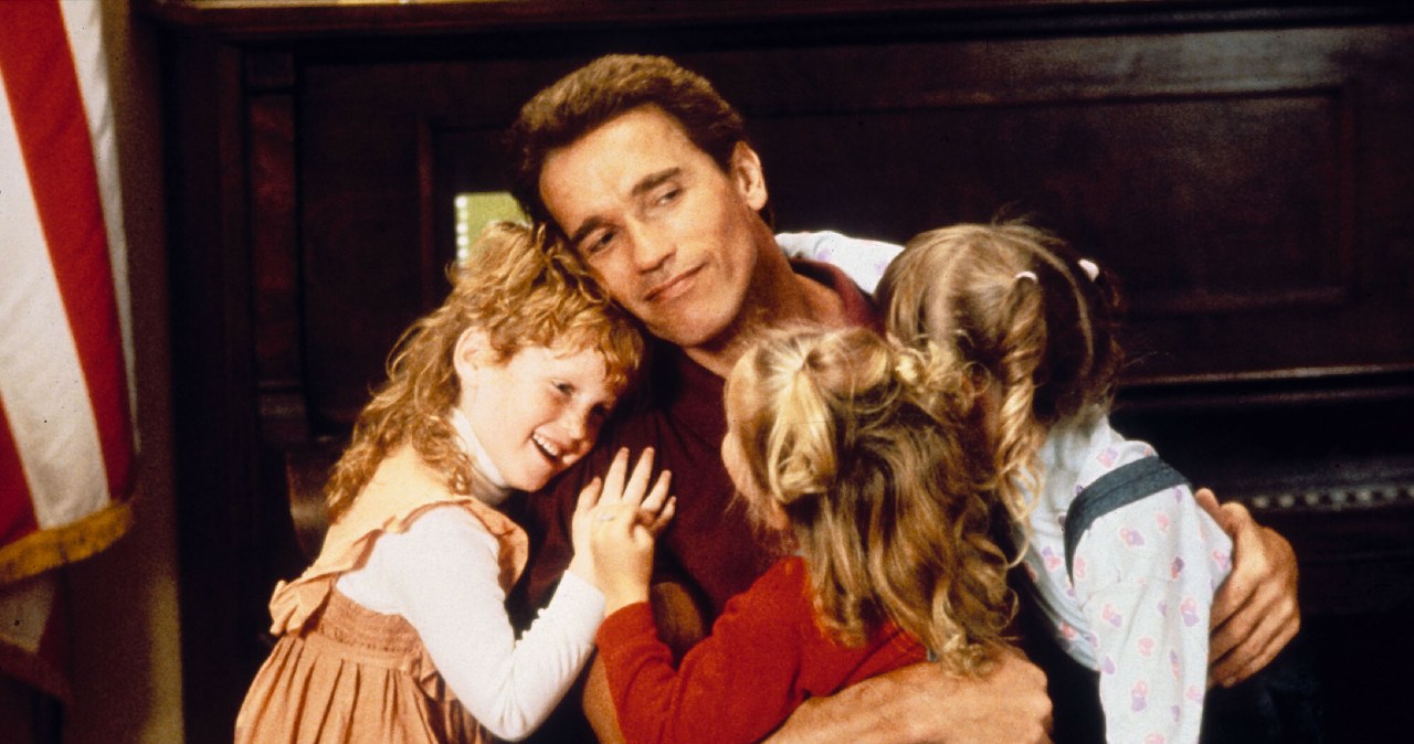 Arnold Scwarzenegger w filmie "Gliniarz w przedszkolu" /Imagine Entertainment/Collection Christophel/East News /East News