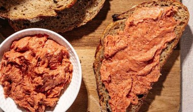 Ароматна паста для сендвічів з м'яса від бульйону. Поєднання спецій - секрет її смаку