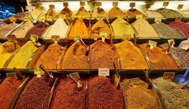 Ароматна приправа, яка сприяє травленню та очищає печінку й нирки. Ідеально до риби і м’яса