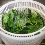 Aromatyczną oliwę możesz zrobić w domu. Obniża cholesterol, uspokaja i reguluje pracę jelit
