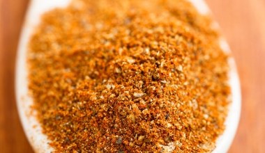 Aromatyczna przyprawa, która pomaga w trawieniu, oczyszcza wątrobę i nerki. Najlepsza do ryb i mięsa