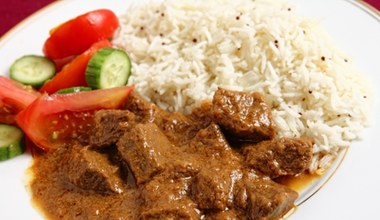 Aromatyczny, gęsty z niebywale miękkim mięsem. Ten gulasz to kulinarna uczta