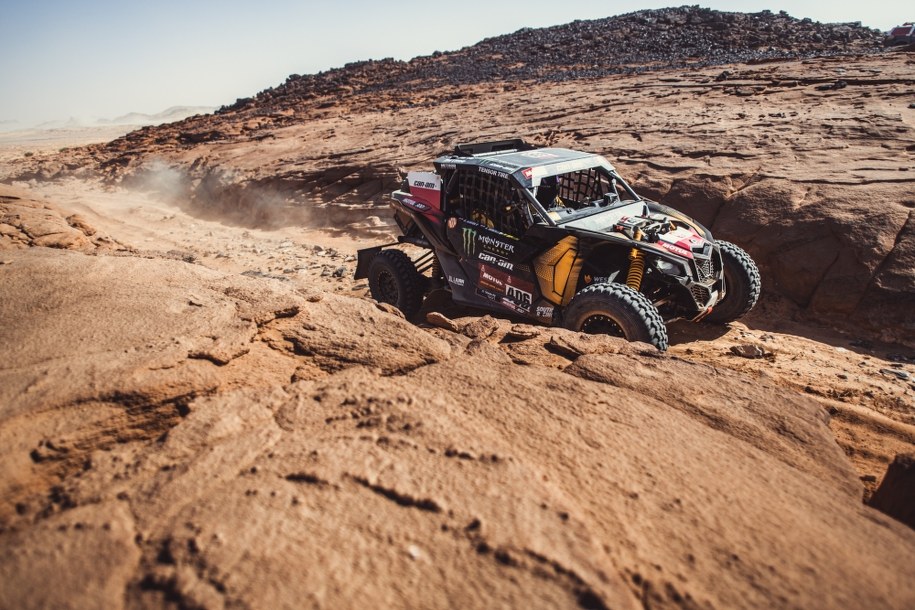 Aron Domżała i Maciej Marton utrzymali drugą pozycję w klasyfikacji generalnej Rajdu Dakar /Materiały prasowe