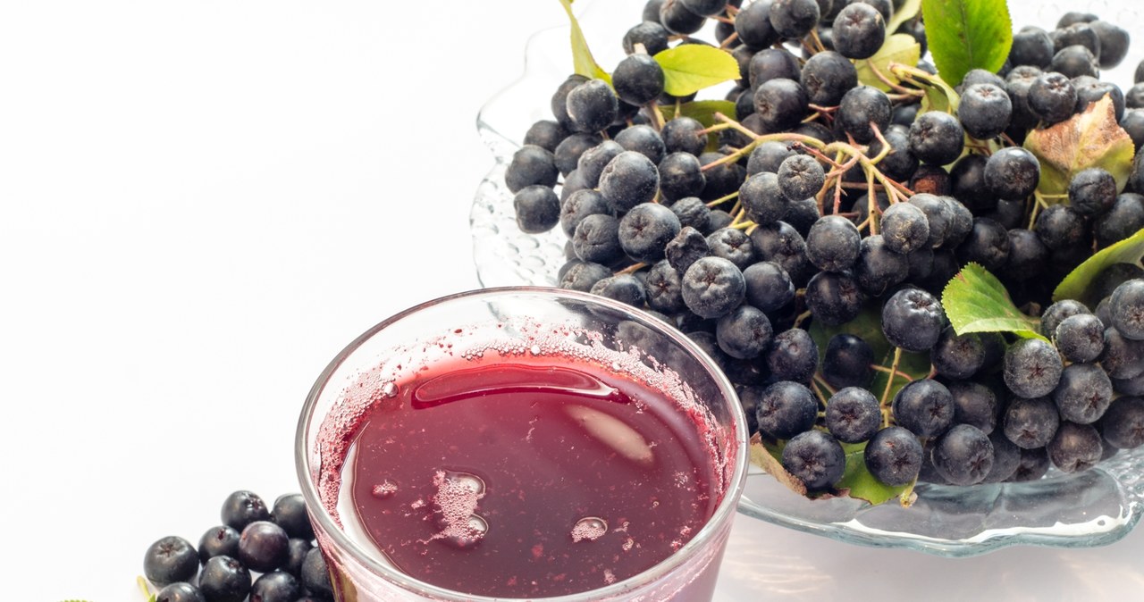 Aronia jest niezwykle wartościowa, choć cierpka w smaku. /2ban /123RF/PICSEL