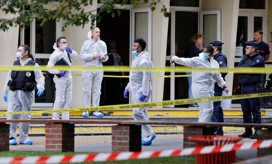 Arras, policja na miejsca zabójstwa nauczyciela /LUDOVIC MARIN /PAP/EPA