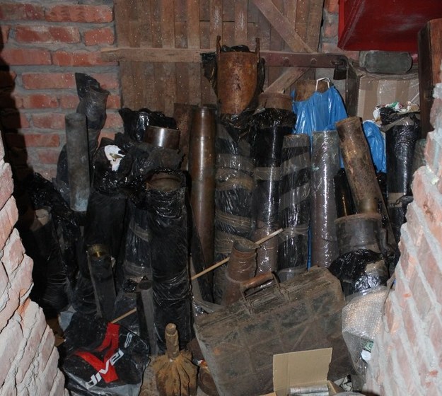 Arsenał odnaleziony w piwnicy bloku w Nowej Hucie /Policja