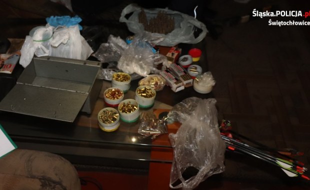 Arsenał w mieszkaniu 42-latka. Grozi mu do 10 lat więzienia