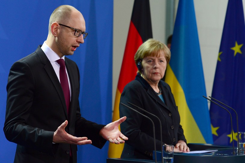 Arsenij Jaceniuk i Angela Merkel /AFP