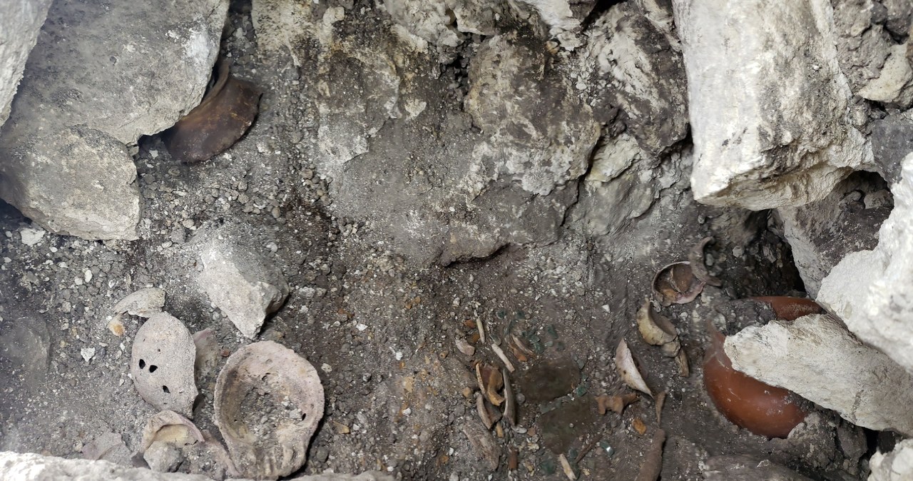 Artefakty znalezione w grobowcu w  Chochkitam /Francisco Estrada-Belli/Tulane University /materiały prasowe