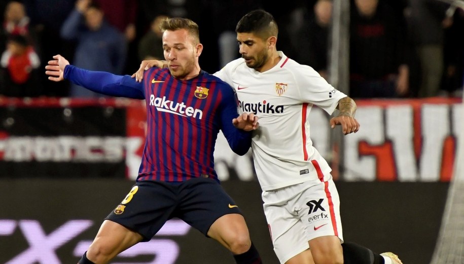 Arthur Henrique i Ever Banega. /Raul Caro /PAP/EPA