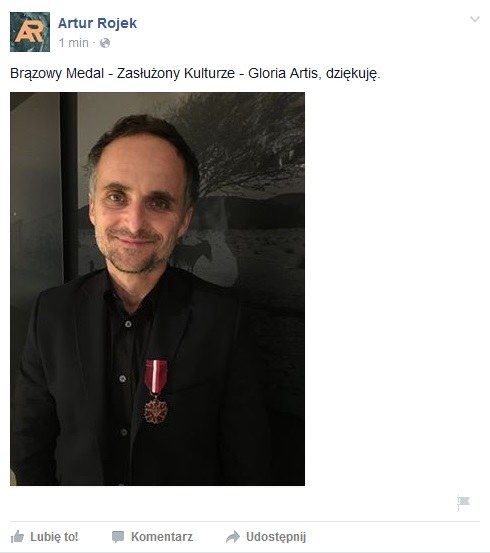Artur Rojek odebrał brązowy medal "Zasłużony Kulturze Gloria Victis" /&nbsp /