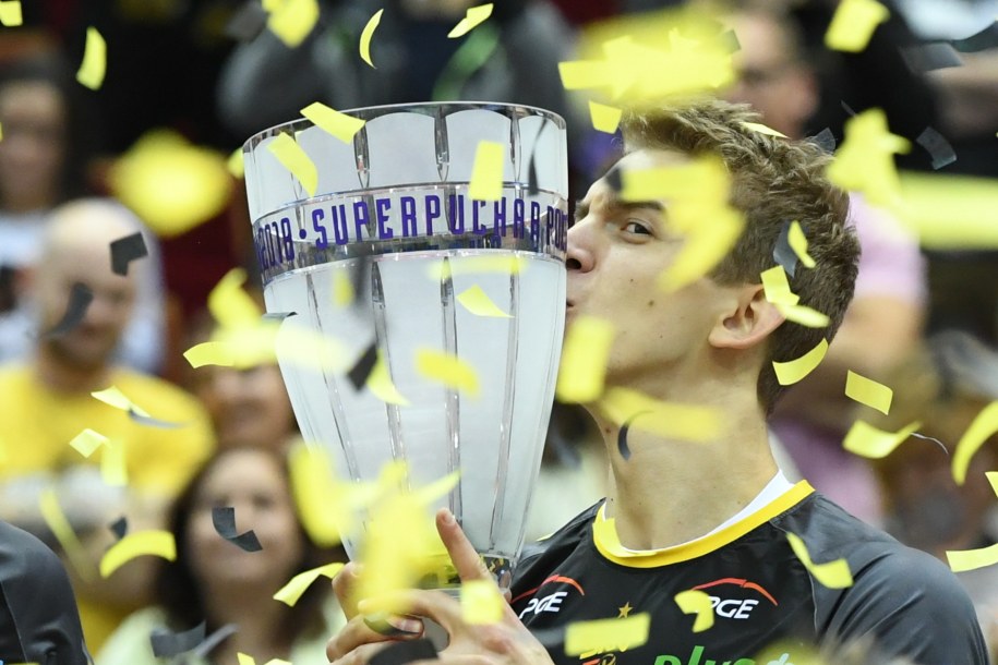 Artur Szalpuk cieszył się z wygranej w Superpucharze Polski / 	Adam Warżawa    /PAP