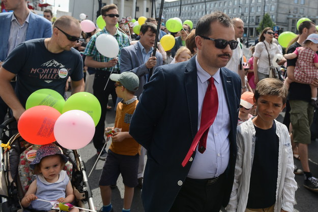 Artur Zawisza podczas Marszu dla Życia i Rodziny na warszawskich ulicach w czerwcu 2017 roku / 	Jakub Kamiński    /PAP