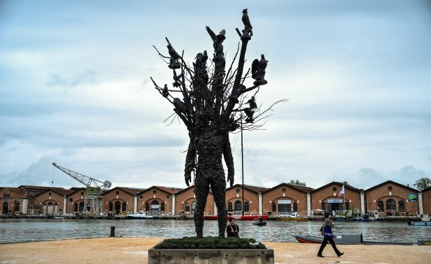 Artyści bojkotują Biennale. Wycofują się z konkursu, nagród nie chcą