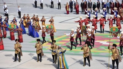 Artyści mają natychmiast pozbyć się brzuchów. Władze dały im miesiąc