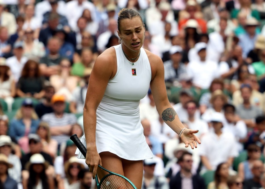 Aryna Sabalenka podczas meczu z Marie Bouzkovą /NEIL HALL /PAP/EPA