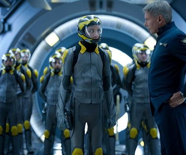 Asa Butterfield i Harrison Ford w scenie z filmu "Gra Endera"