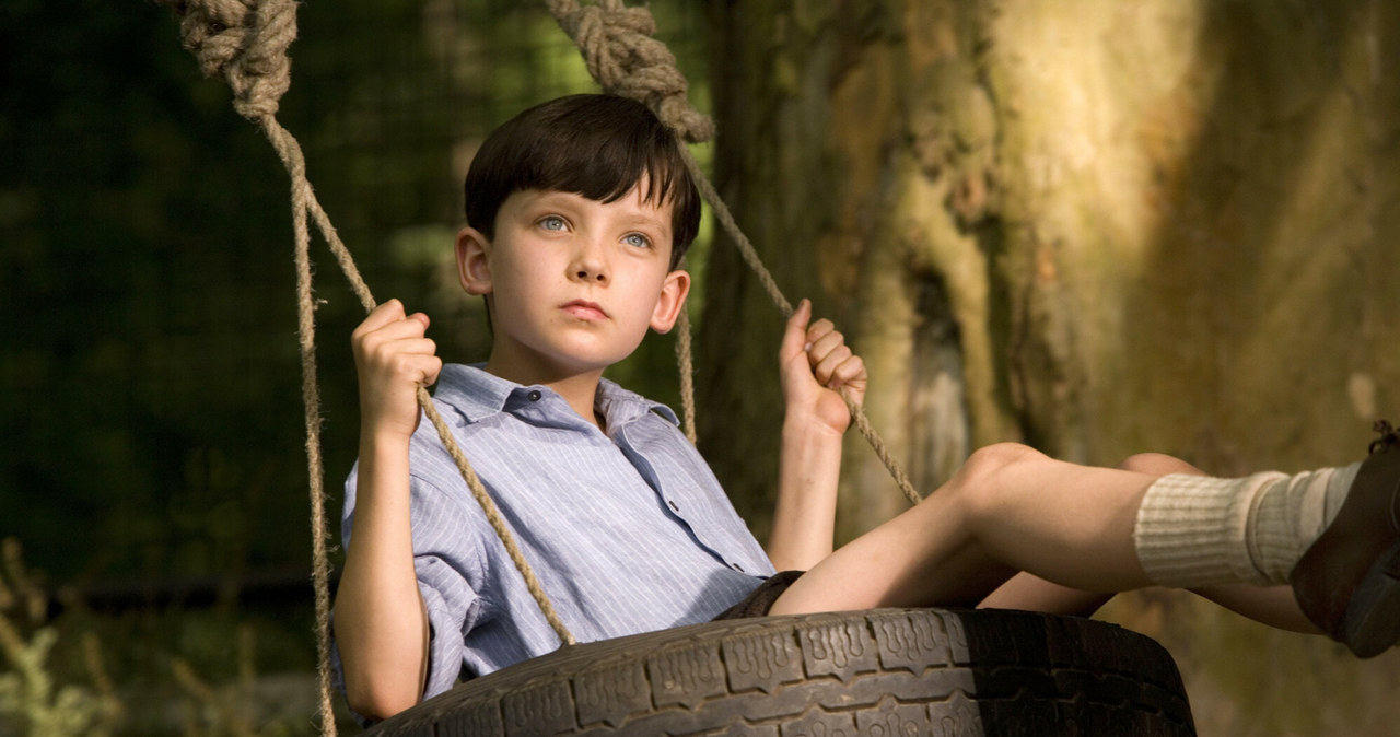 Asa Butterfield w "Chłopcu w pasiastej piżamie" /BBC FILMS/HEYDAY FILMS/MIRAMAX FILMS / DAVID, LUKACS /East News