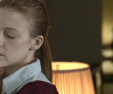 Ashley Bell w scenie z filmu "Ostatni egzorcyzm. Część 2"