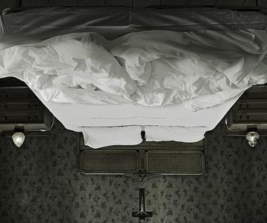 Ashley Bell w scenie z filmu "Ostatni egzorcyzm. Część 2"