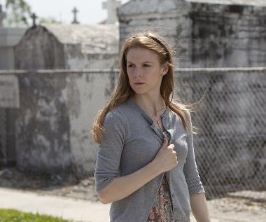 Ashley Bell w scenie z filmu "Ostatni egzorcyzm. Część 2"