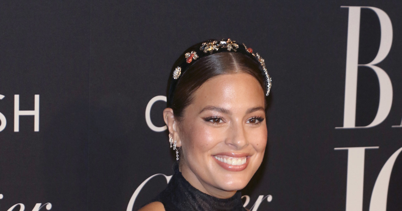 Ciężarna Ashley Graham pokazała się całkowicie nago! - pomponik.pl