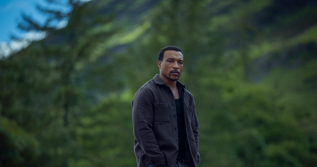 Ashley Walters w serialu "Tęsknię za Tobą" /Thomas Wood/Netflix /Netflix